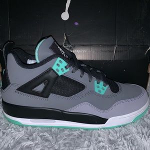Jordan Retro 4’s Green Glow in EUC